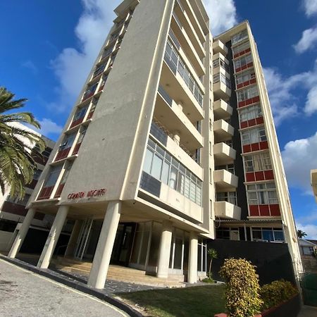 Modern Rooms Available Close To The Beach In Humewood Port Elizabeth Exterior photo